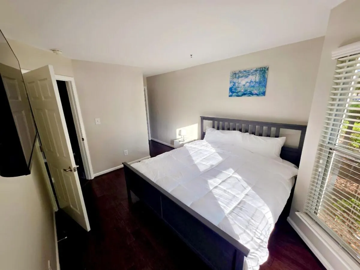 Stylish 2Br Retreat In Downtown Charlotte Apartment