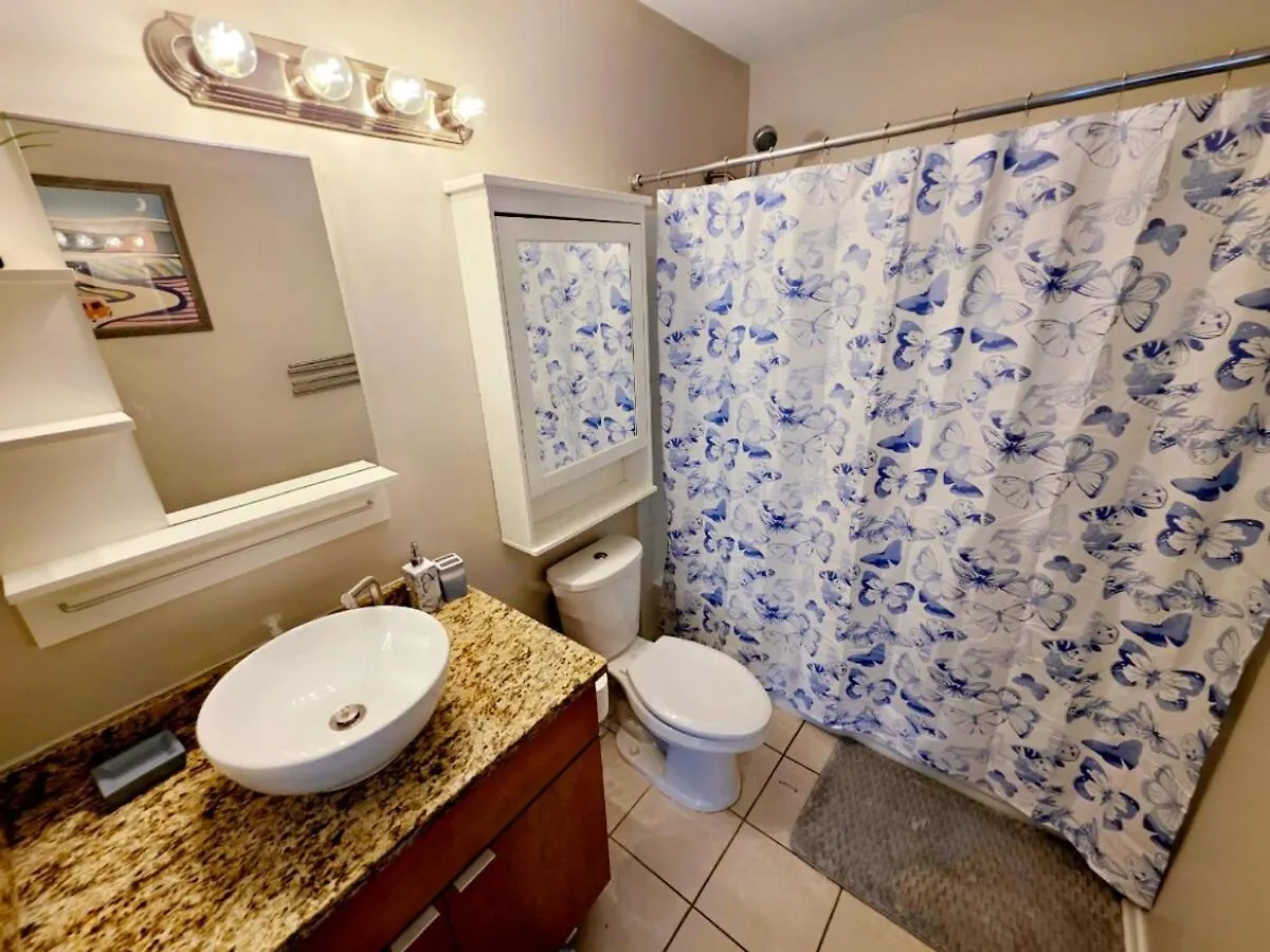 Stylish 2Br Retreat In Downtown Charlotte Apartment