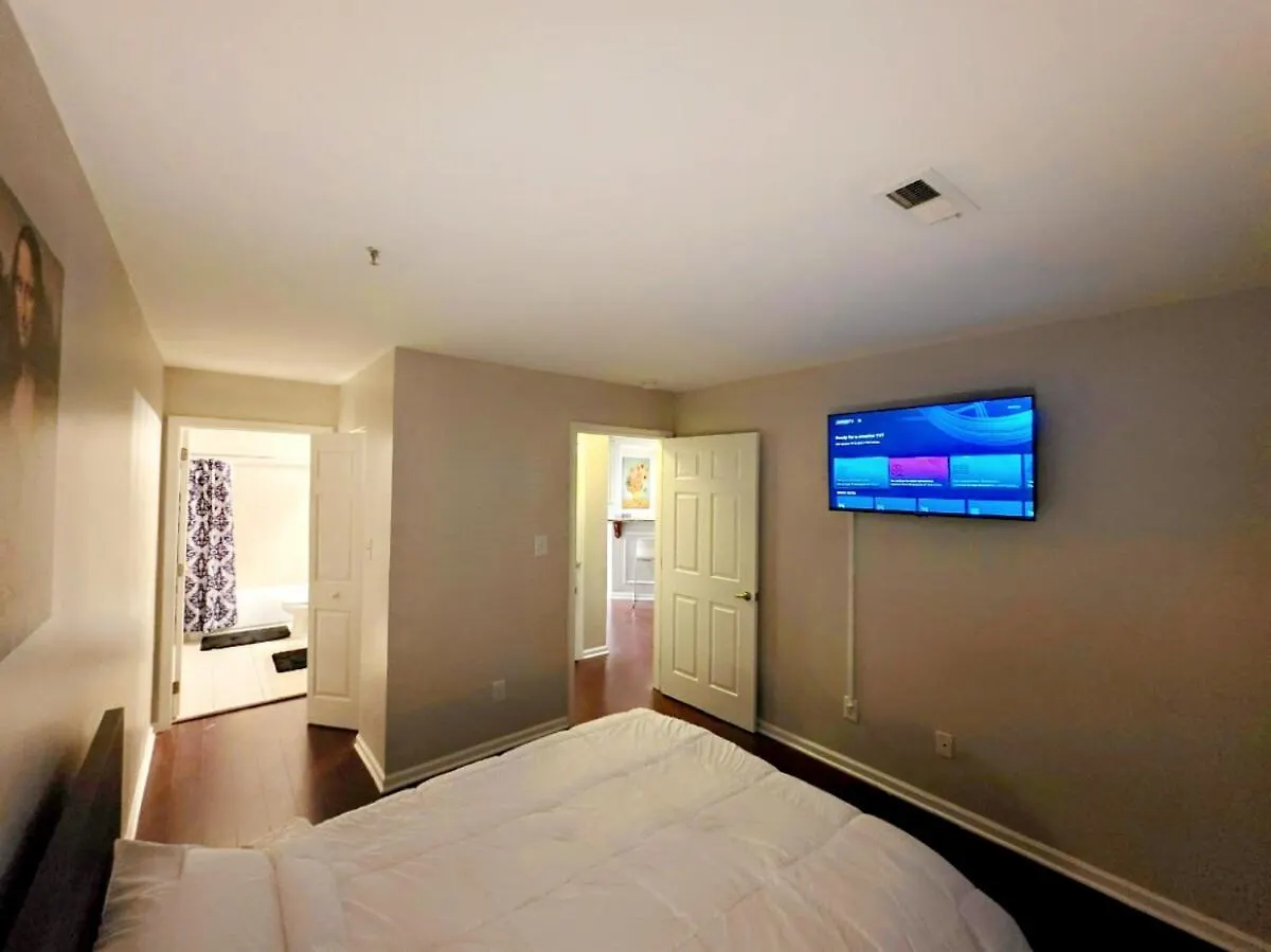 Stylish 2Br Retreat In Downtown Charlotte Apartment